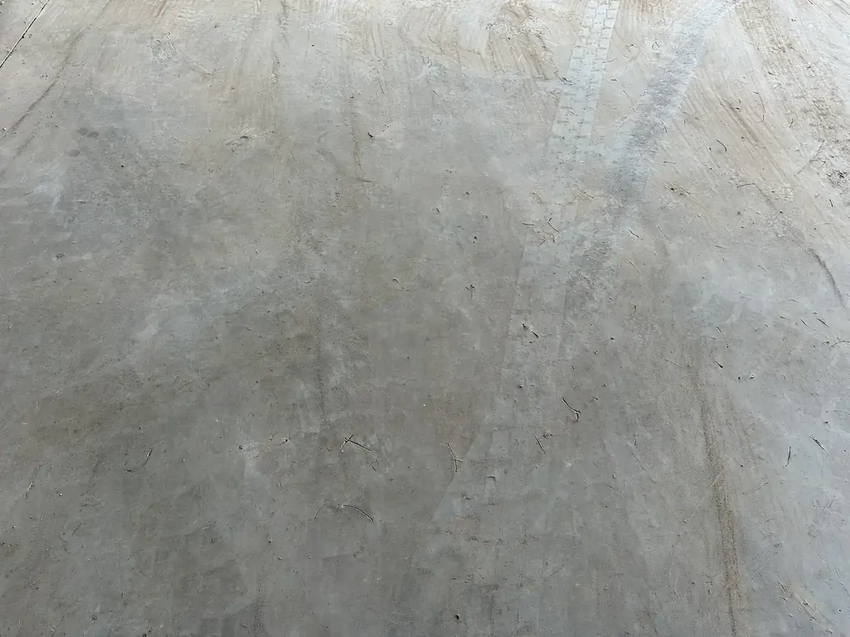 Superfície de piso de concreto densificado, sem poeira, em Guarapuava