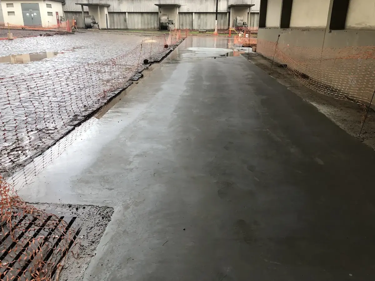 Pavimentação rígida de concreto executada em pátio industrial em Guarapuava