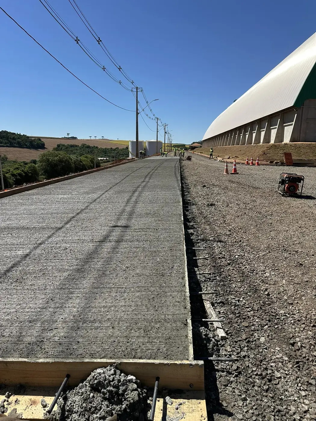 Pavimento de concreto executado em via industrial em Guarapuava
